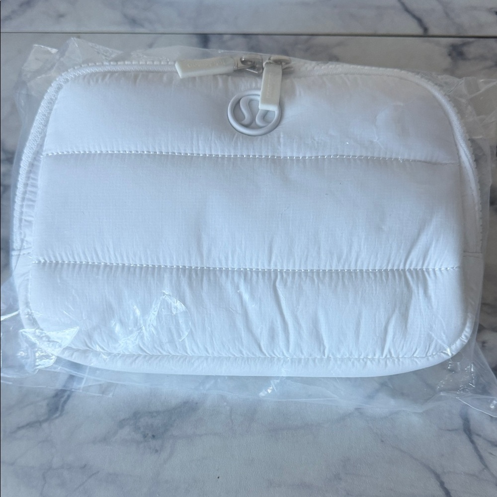 Lululemon Athletica White puffer belt bag, 2L brand new